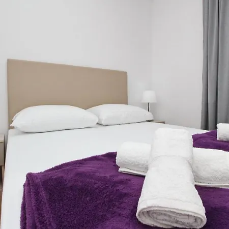 Gemuetliche In Mit Eigenem Balkon Apartman *