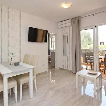 Gemuetliche In Mit Eigenem Balkon Apartman *