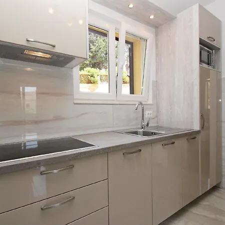 Gemuetliche In Mit Eigenem Balkon Apartman Baška